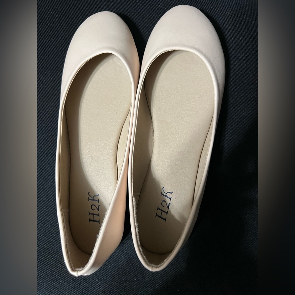 Flats H2K nude size 7.5